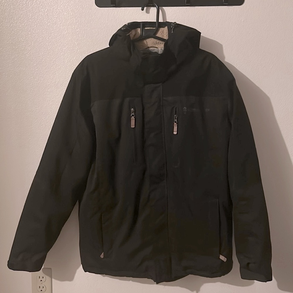Excellent Free Country Men's Black Poly Zip Pockets Removable Hood Coat. M..